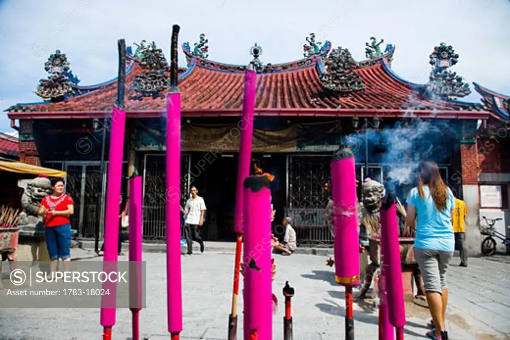 Worshippers lighting joss sticks and offering up prayers, Kuan Yin Teng Chinese Temple (Temple of the Goddess of Mercy), Lebuh Pitt (Jalan Masjid Kapitan Keling) Road, Georgetown, Pulau Pinang (Penang), Malaysia.