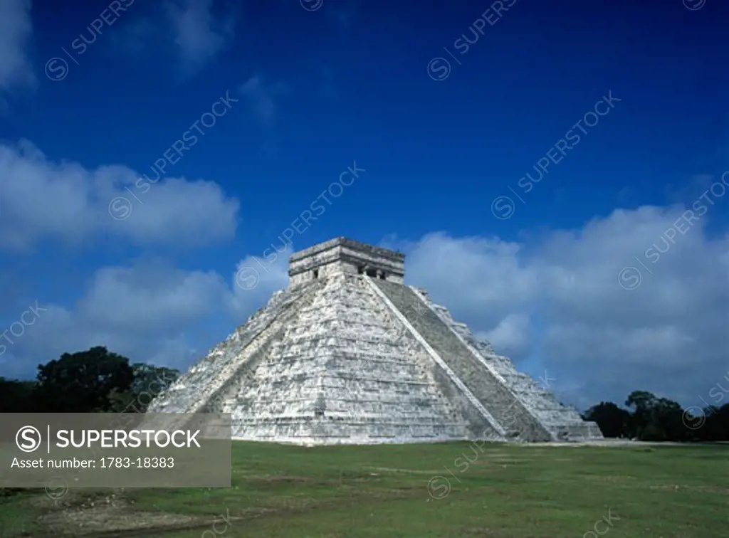 El Castillo pyramid, Chichen Itza, Mexico.