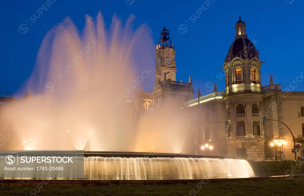 City hall and fountain at dusk, Plaza del Ayuntamiento, Valencia, Spain