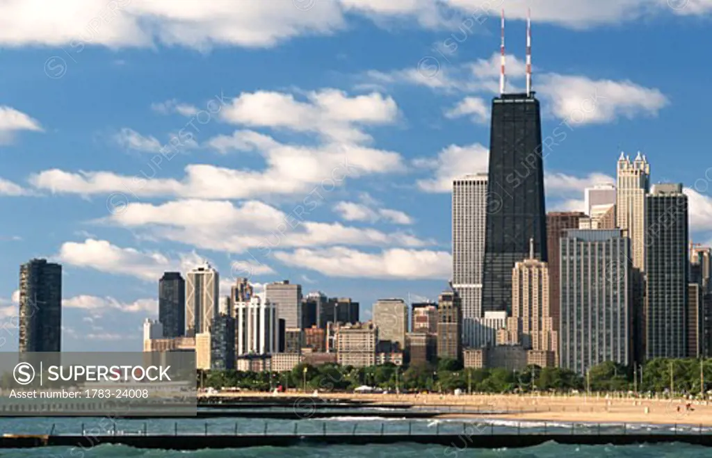 Oak Street Beach and city skyline, Chicago, Illinois, USA.