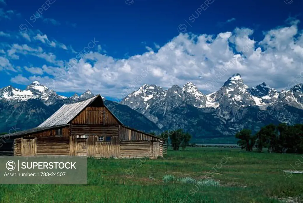 Moulton barn at Mormon Row in Grand Tetons, Grand Teton Mountains, Wyoming, USA.