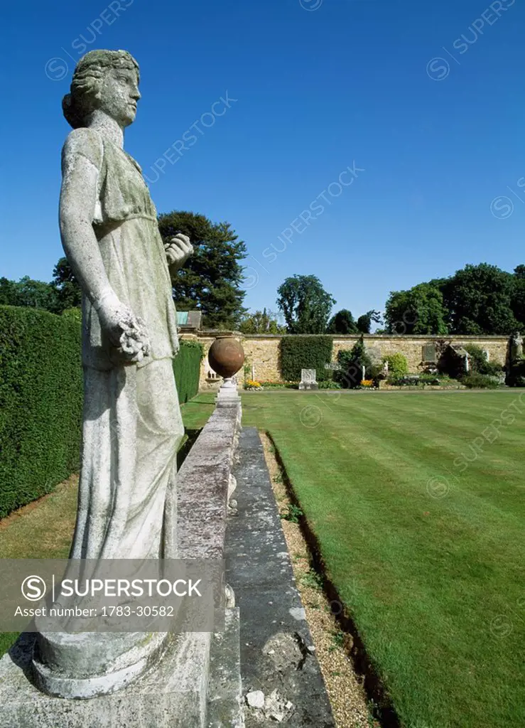 Formal garden, Hever Castle, England, UK