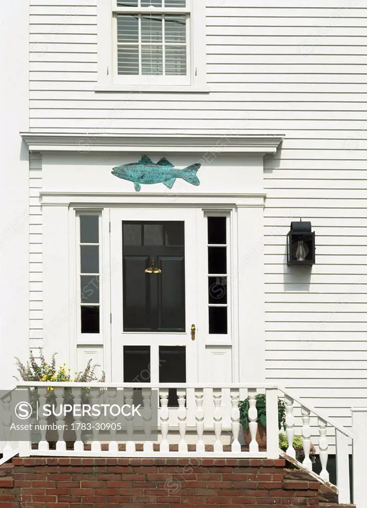 House front with fish decoration, Edgartown, Martha´s Vineyard, Massachusetts, USA.