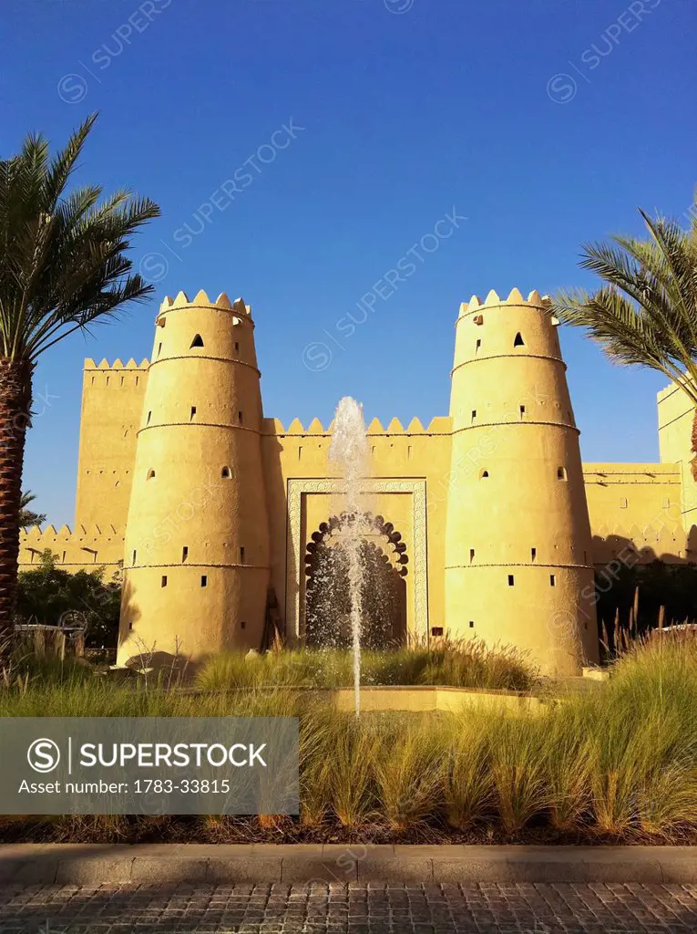 United Arab Emirates, Liwa desert; Abu Dahbi, Qasr al Sarab hotel fountain
