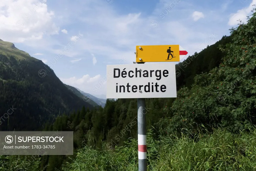 Switzerland, Val d'Anniviers, Hiking sign; Zinal