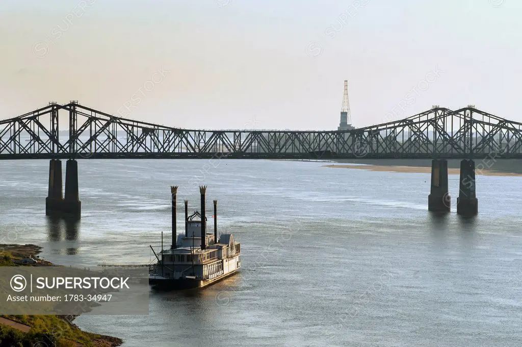 Usa, Mississippi, Natchez-Vidalia Bridge Over Mississippi River; Natchez
