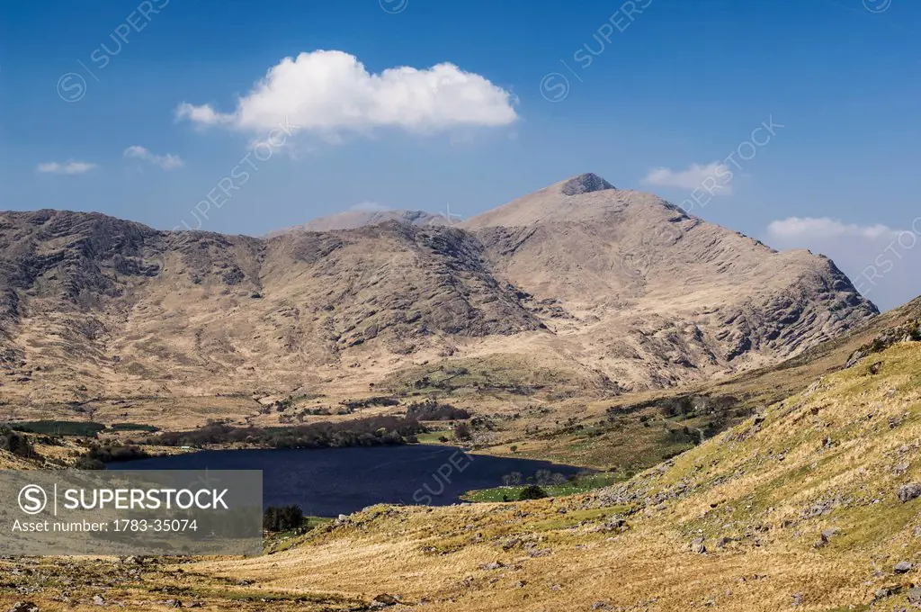 Uk, Ireland, County Kerry, Macgillycuddy's Reeks; Iveragh Peninsula, Lough Brin With Mullaghattin Mountain Behind