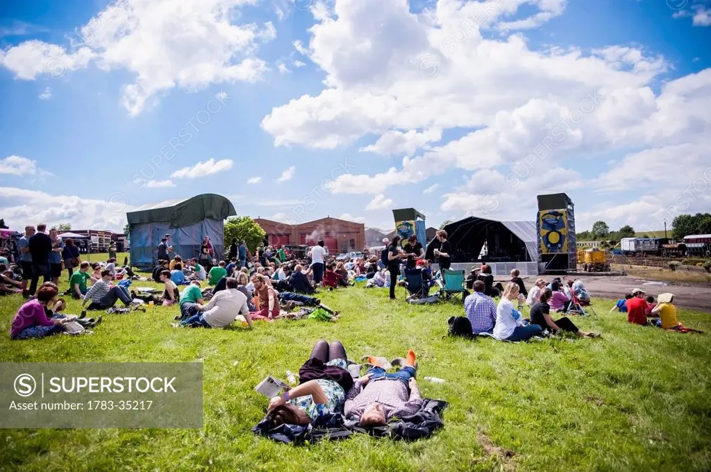 Uk, England, Midland Railway; Derbyshire, Festival Goers Relaxing At Indietracks Festival