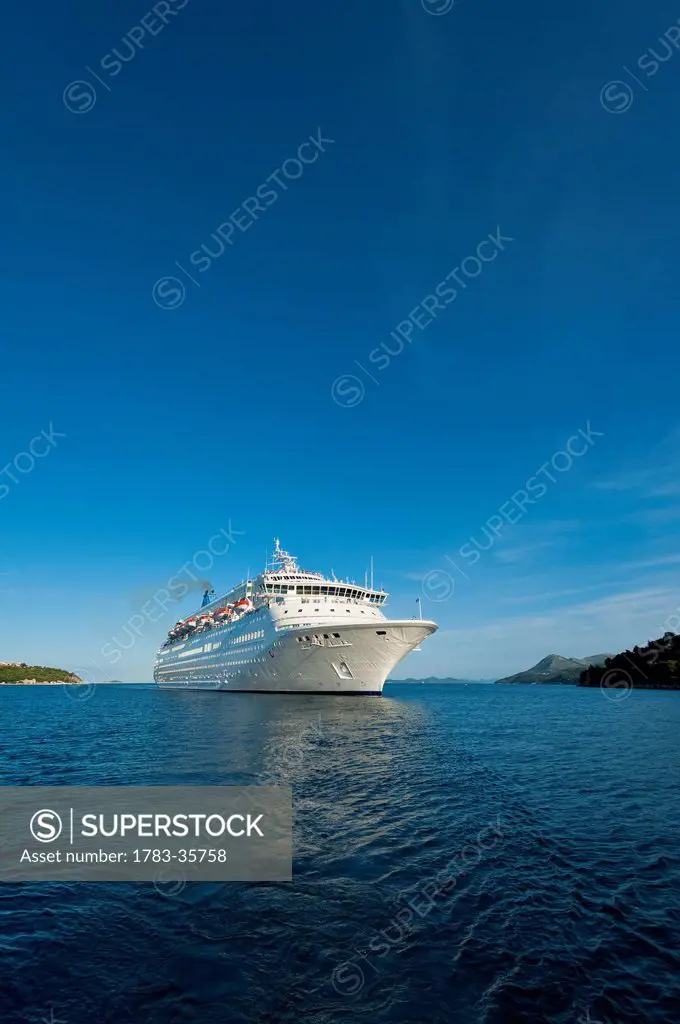 Croatia, Thomson Majesty cruise ship coming; Dubrovnik port