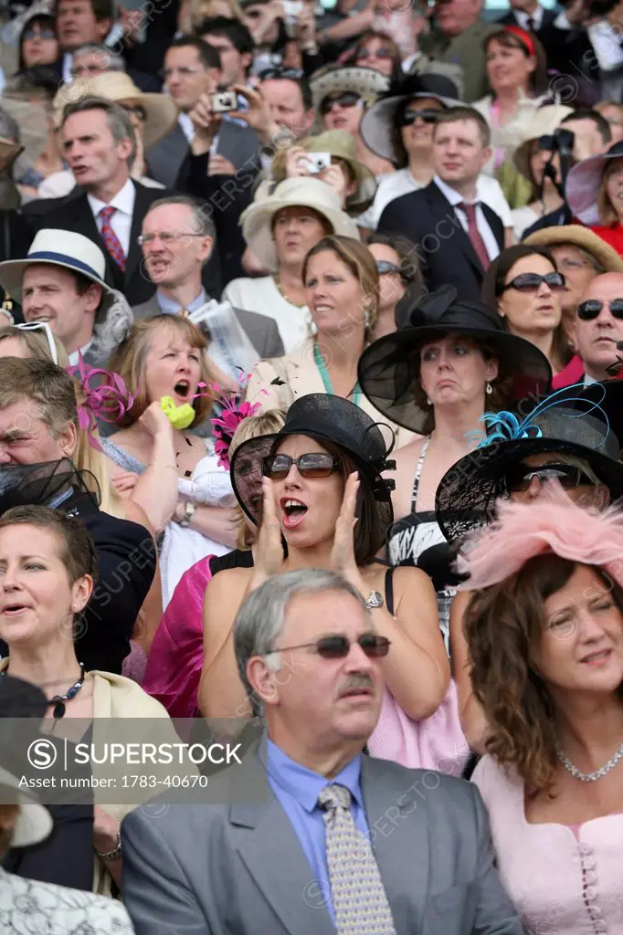 United Kingdom, England, Spectators; Berkshire, Royal Ascot horse racing