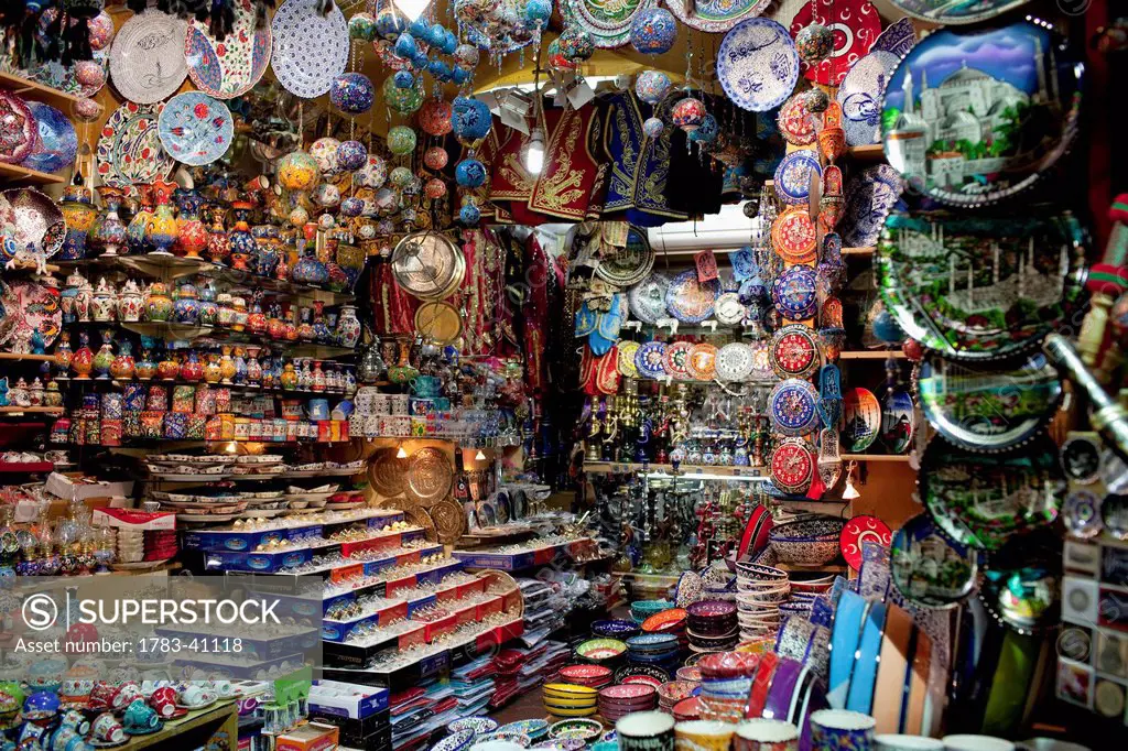 Turkey, Istanbul, Tourist shop at Egyptian Bazaar; Eminonu