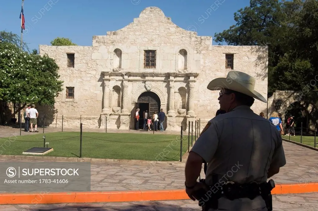 A State Trooper In Front Of The Alamo Fort, San Antonio, Texas, Usa