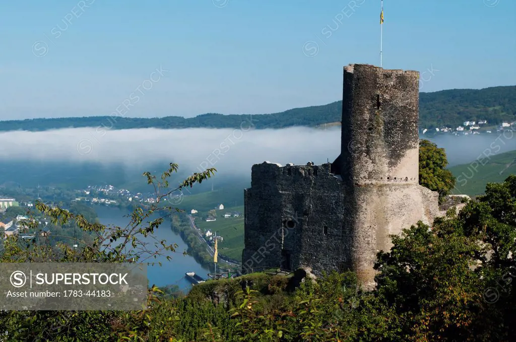 Landshut Castle, Mosel valley; Bernkastel-Kues, Rhineland-Palatinate, Germany