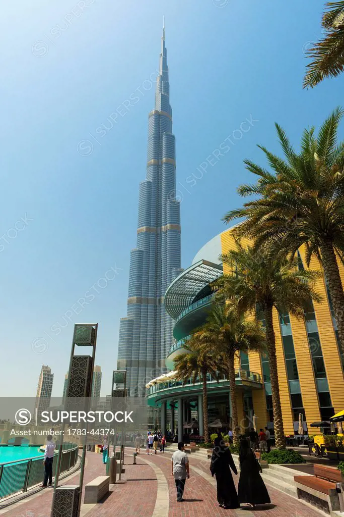 Looking past the Dubai Mall towards the Burj Khalifa; Dubai, United Arab Emirates