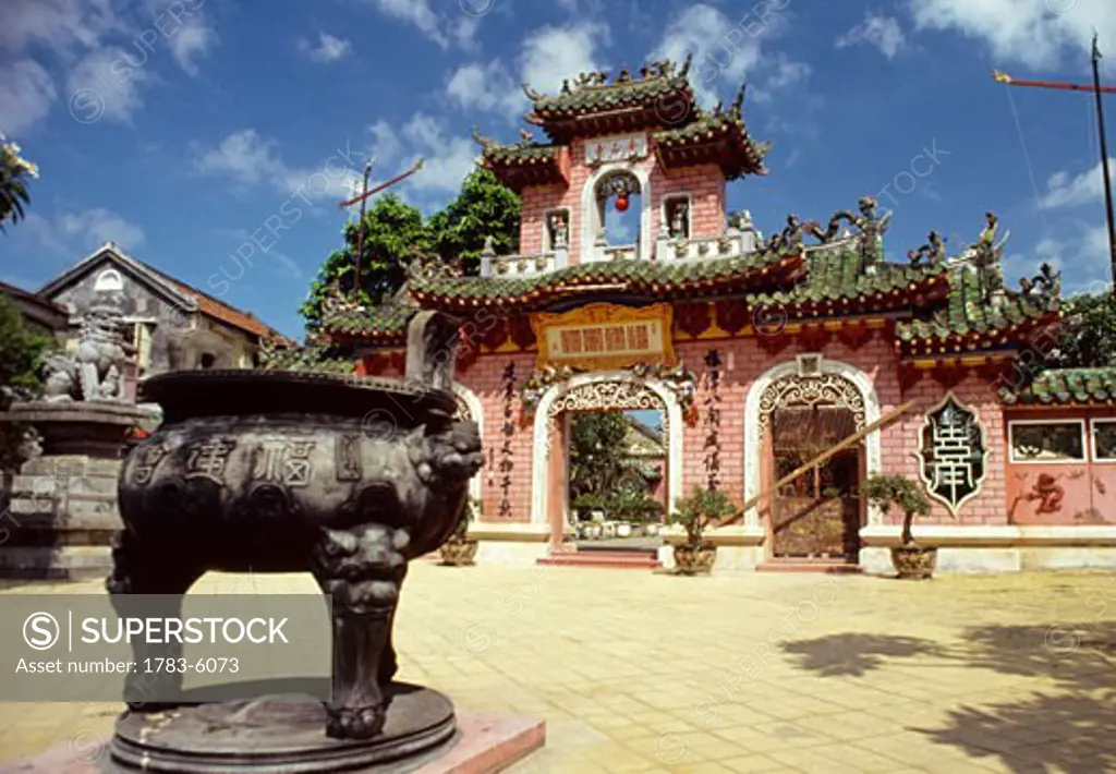 CHINESE PAGODA & MEETING HALL IN HOI AN    VIETNAM  