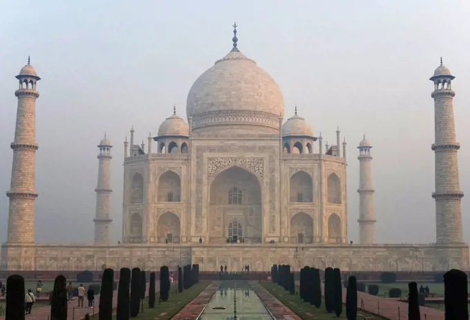 Taj Mahal and tourists; Agra, Uttar Pradesh, India