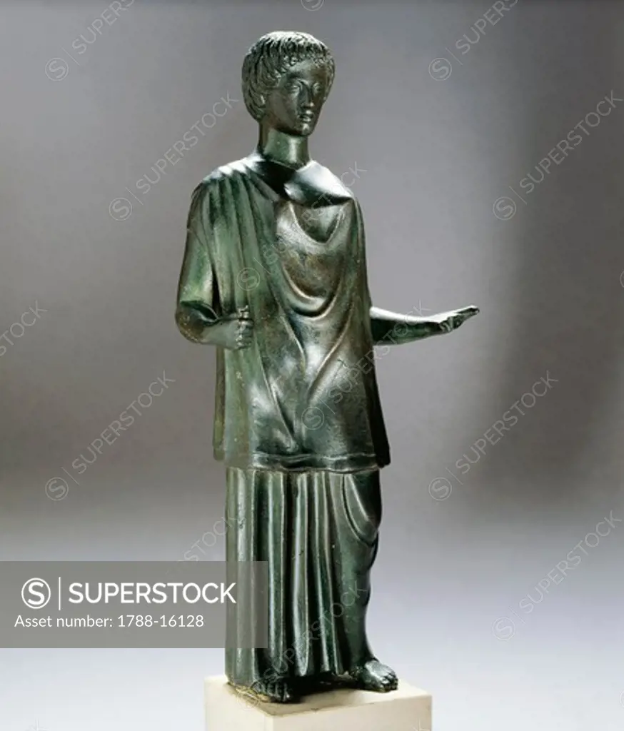 Greek civilization, Bronze statue of Peplophoros (wearing a peplos), From Apollonia, Illyria