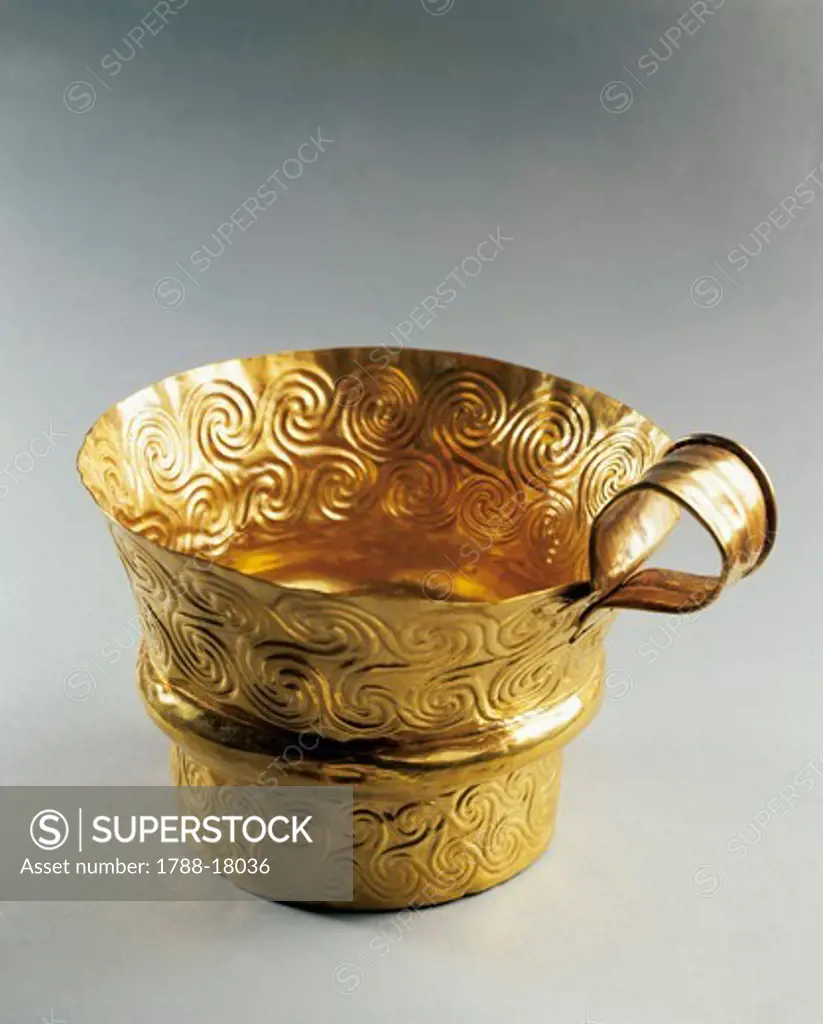Golden cup decorated with spiral motifs, from Mycenae, Grave Circle A, Tomb IV.