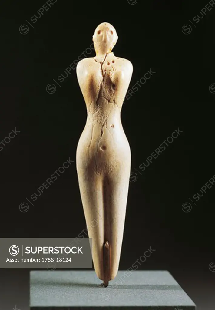 Female statuette made of ivory
