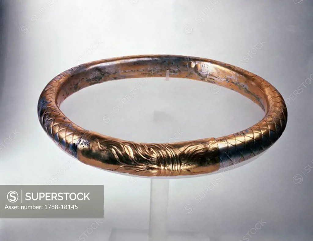 Gold diadem, from the Royals Tombs at Vergina, Greece