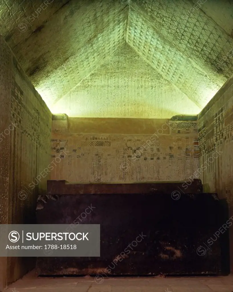 Egypt, Cairo, Mit Rahina, Saqqara Necropolis, decorated burial chamber in Unas' pyramid at ancient Memphis