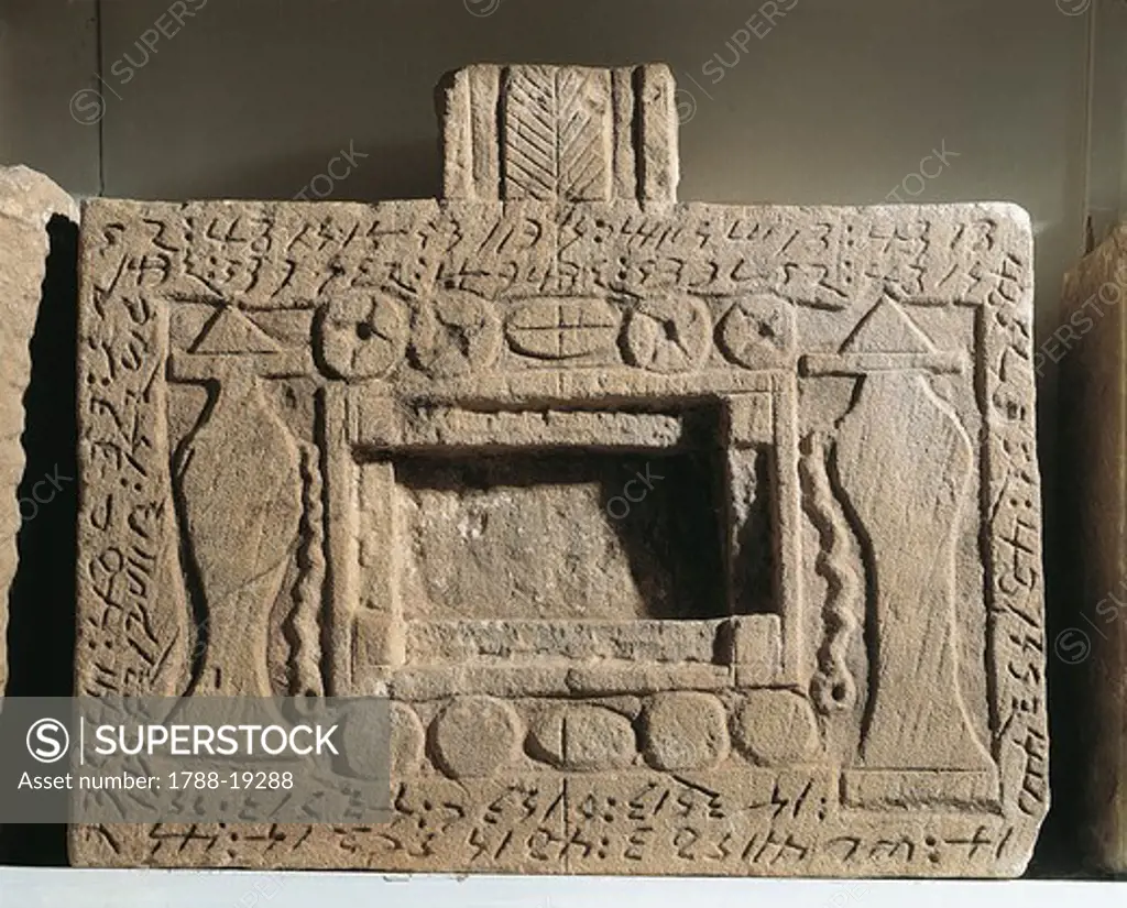 Slab for offerings depicting vases and bread, with partially deciphered Meroitic script