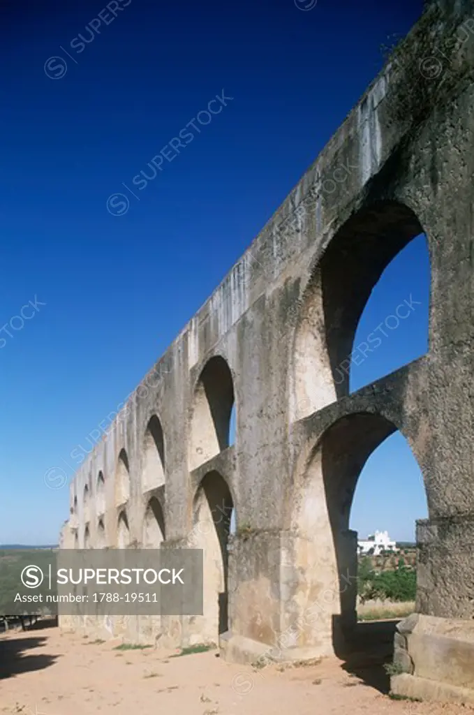 Portugal, Alentejo, Elvas, Aqueduto da Amoreira, Built on foundation of existing Roman aqueduct, 1498-1662