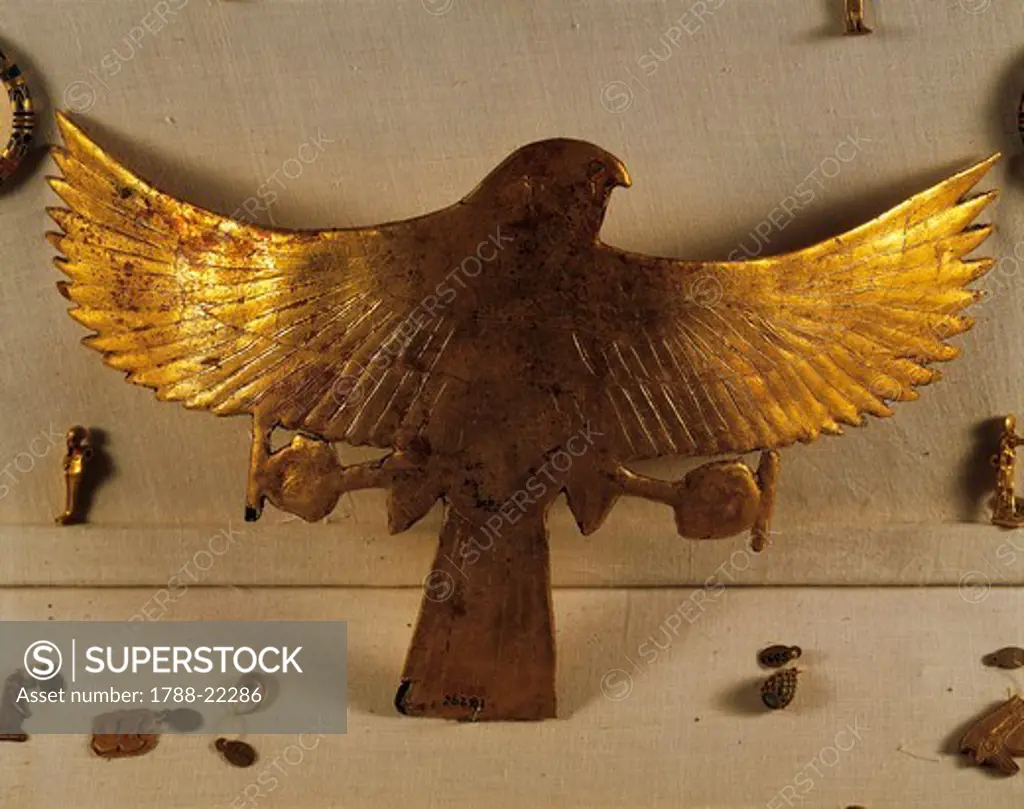 Egypt, Cairo, Golden falcon that belonged to Queen Hetepheres I, fourth dynasty
