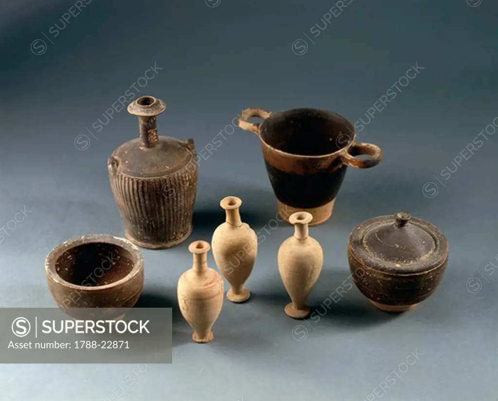 Italy, Sicily, Naxos, Jars and vases from the necropolis of San Venero