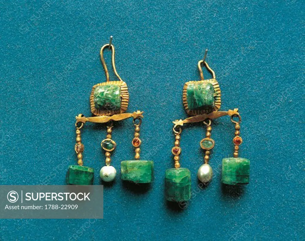 France, lyon, Gold and emeralds earrings