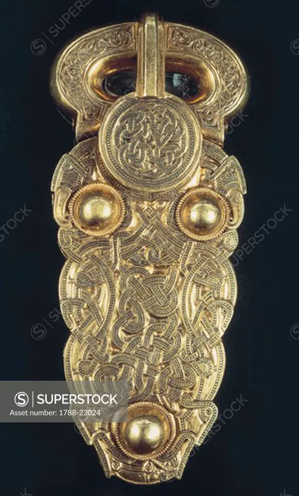 England, London, Gold bucklet with reliefs of snakes and another animals, from the Sutton Hoo treasure, goldwork