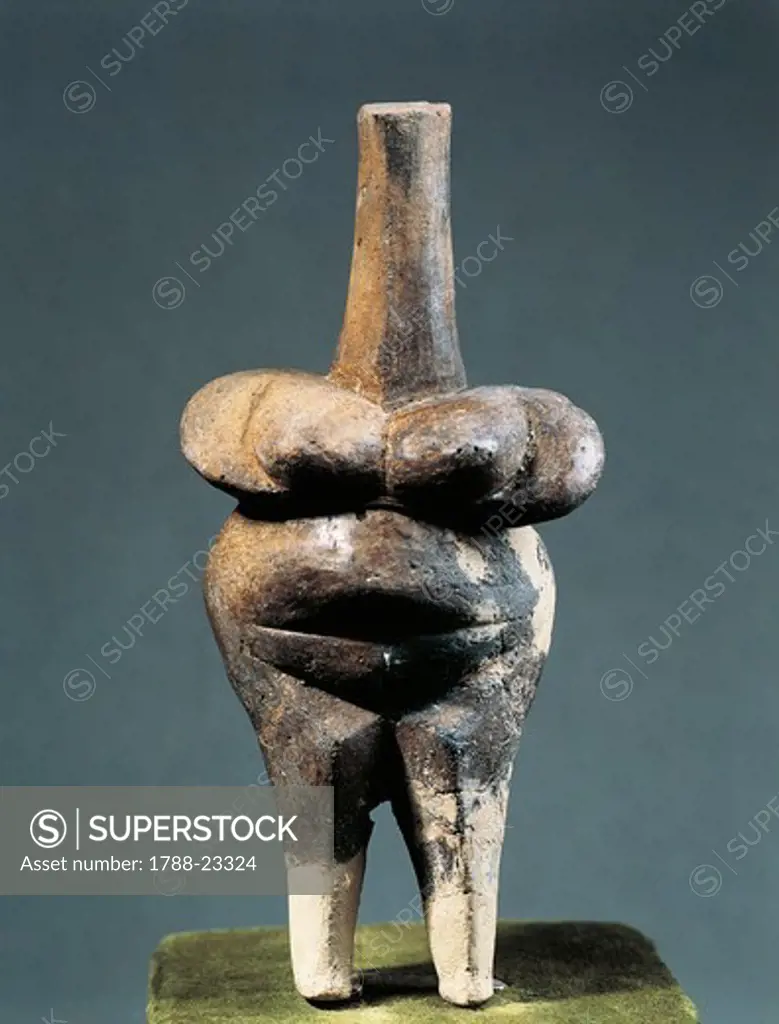 Romania, Bucharest, Muzeul National de Istorie al Romaniei, Terracotta idol from Cernavoda