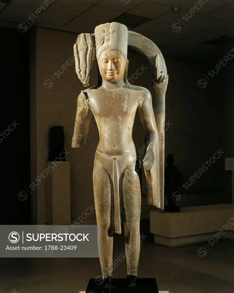 India, Maha Rosei, Harihara sculpture, the left half represents Vishnu and the right half represents Shiva, Funan or Nakhor Phnom period, sandstone