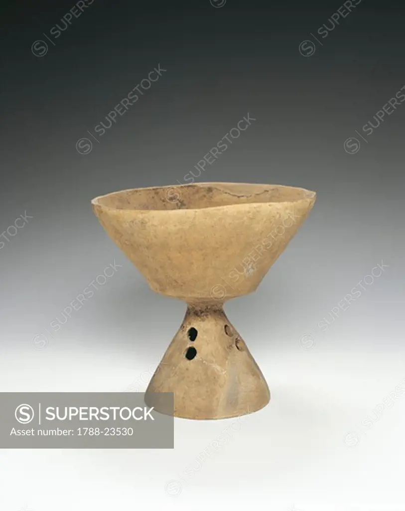 Pedestal bowl (or fruit dish), Yayoi period