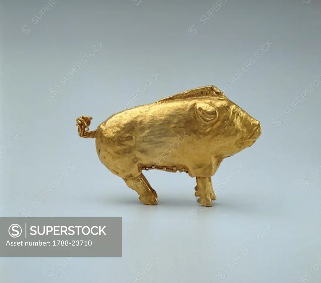 Statuette representing a boar, gold