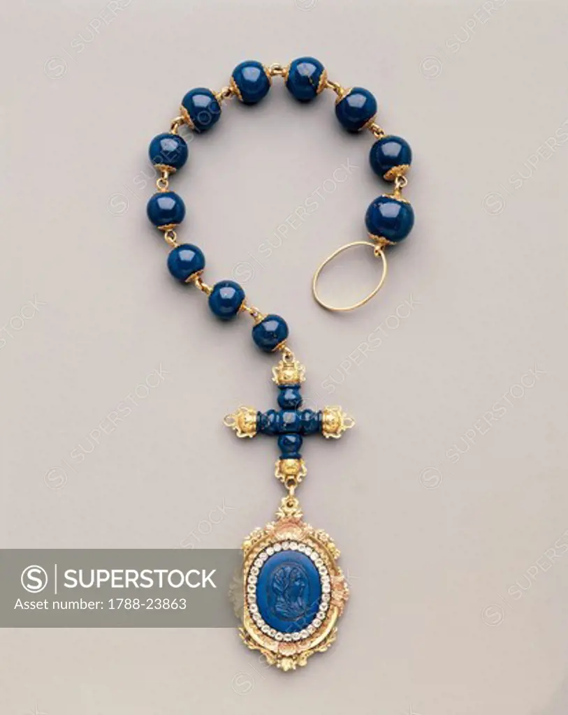 Yellow and red gold rosary with diamonds and lapis lazuli