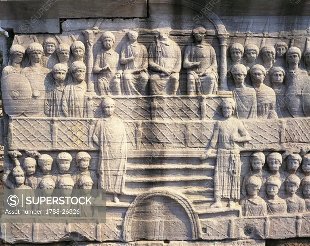 Byzantine art: Turkey - Istanbul. The Hippodrome of Constantinople, 4th century. Relief representing the Emperor and his sons watching circus races