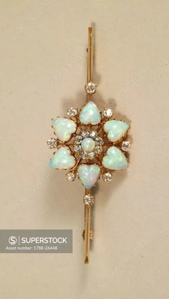 Goldsmith's art, 19th century. Gold brooch set with heart shaped opals and diamonds.