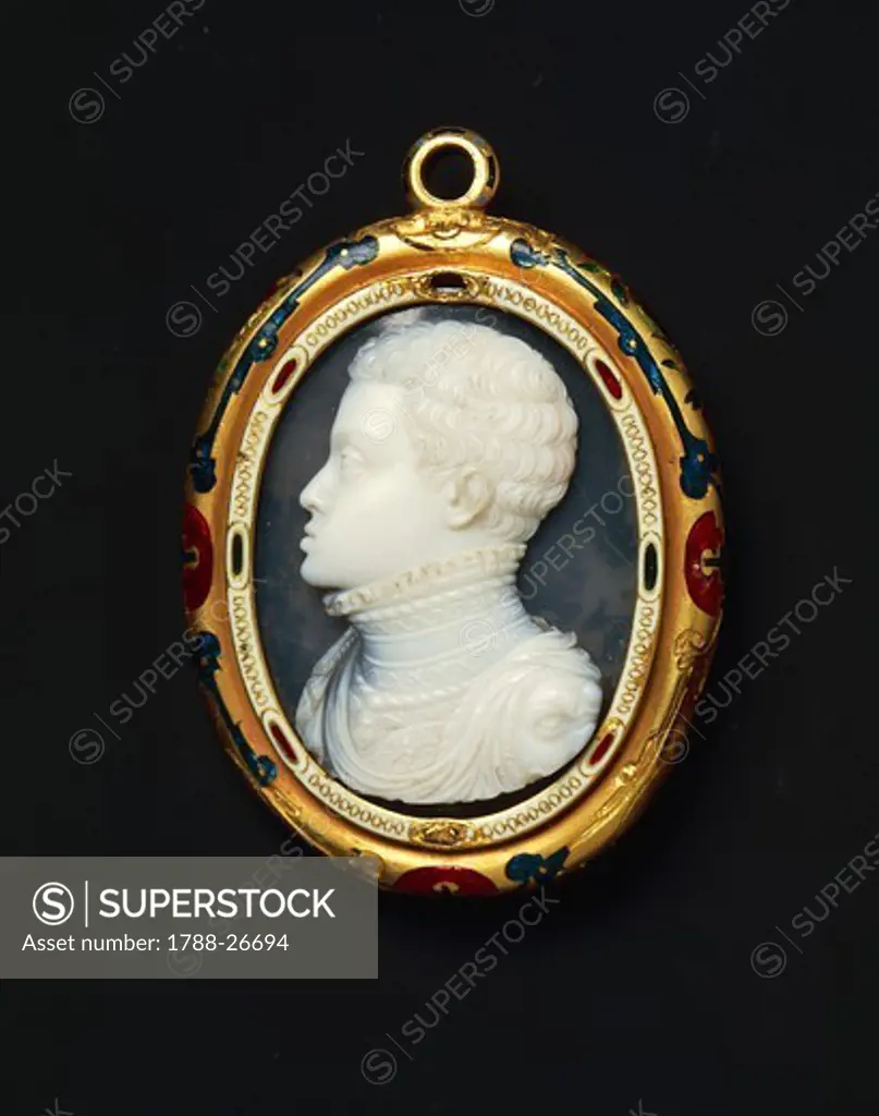 Goldsmith's art, Italy, 16th century. Jacopo da Trezzo (1515/1519 -1589), onyx double cameo set in enamelled gold, 1550-1557, cm. 4.2x3.35 cm. Back side with effigy of Don Carlos (1545-1568), Philip II of Spain's son.