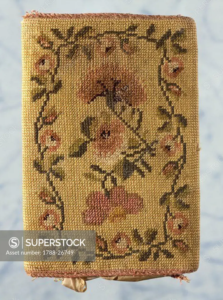 Embroidery, 19th century. Back of a purse, embroidered with silk small stitch,  with floral motifs.