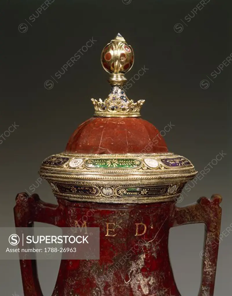 Silversmith's art, Italy, 15th century. Red jasper, enamelled gilded silver vase with two handles and lid. Height cm. 42. Signed LAV.R.MED. Detail of the lid.