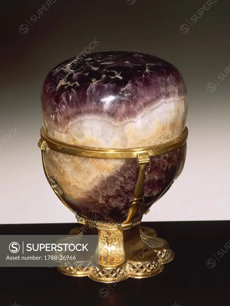 Silversmith's art, Italy, 15th century. Amethyst vase with lid, gilded silver setting. Height cm. 15.3. Signed LAV.R.MED.