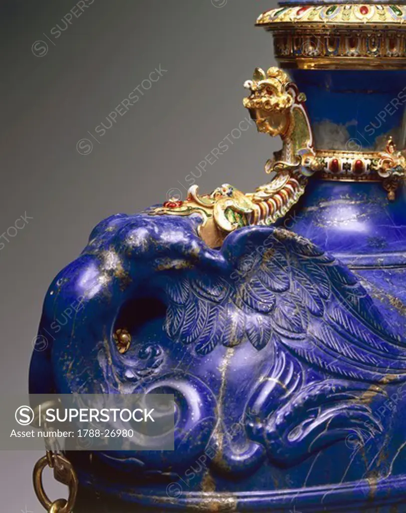 Goldsmith's art, Italy, 16th century. Bernardo Buontalenti (1531-1608), Jacques Bylivelt (1550-1603), Flask with chain, lapis lazuli, gold and gilded copper, 1583. Height 40.5 cm. Detail.