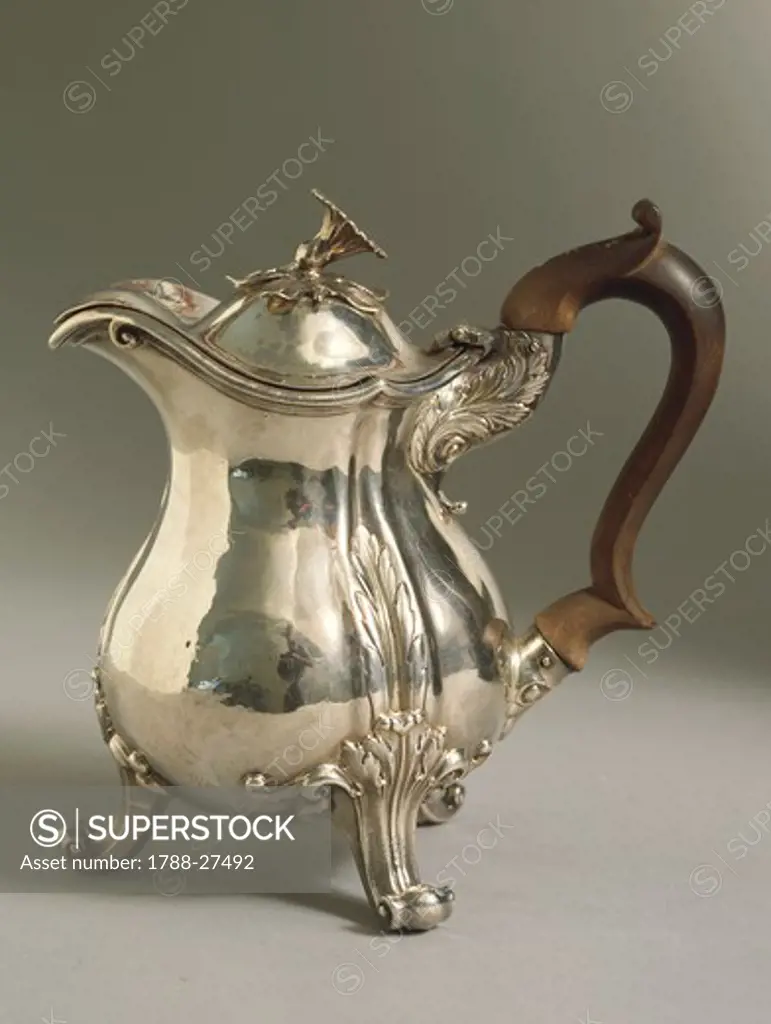 Silversmith's Art, England 19th century. Paul Storr, Silver pot with wooden handle, George VI style. London, 1826.