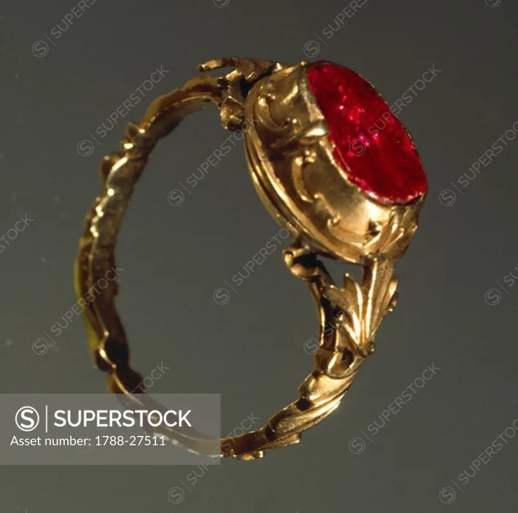 Goldsmith's art, 18th century. Chiselled gold ring set with a ruby.