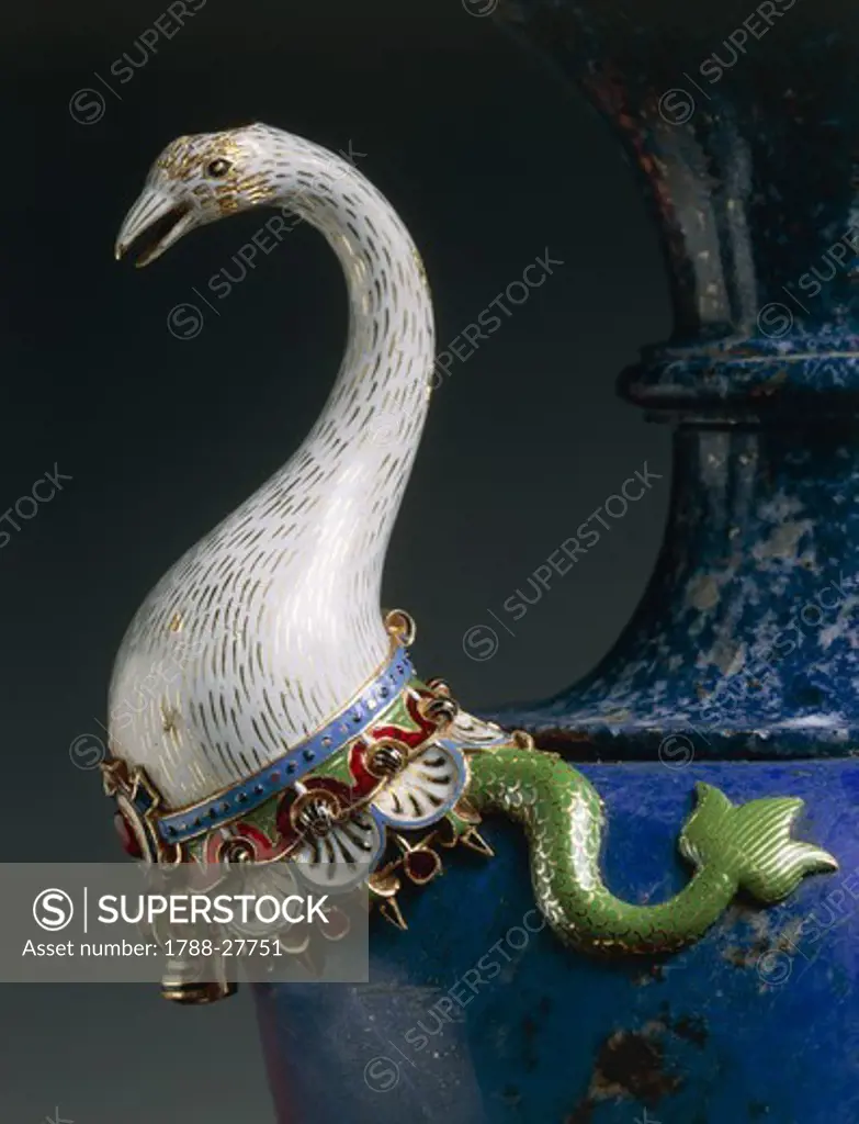 Goldsmith's art, Italy, 15th century. Hans Domes (active 1563-1601), Lapis lazuli water ewer, with enamelled gold and gilt bronze. Height 27.5 cm. Manufacture of the Casino di San Marco Workshop.