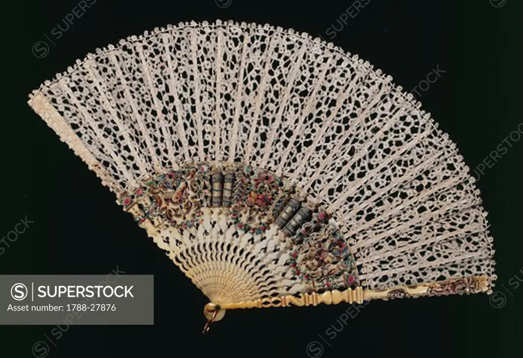 Laces, 18th century. Fan with bobbin lace page, beginning 1700's, and ribs of a later period.