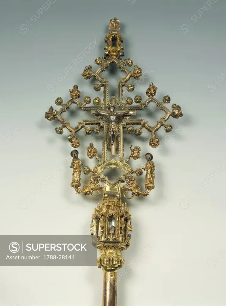 Silversmith's art, Italy, 14th-15th century. Workshop of Bernardo and Marco Da Sesto, processional cross reliquary in engraved silver, rock crystal, silver gilt, 83x36 cm.