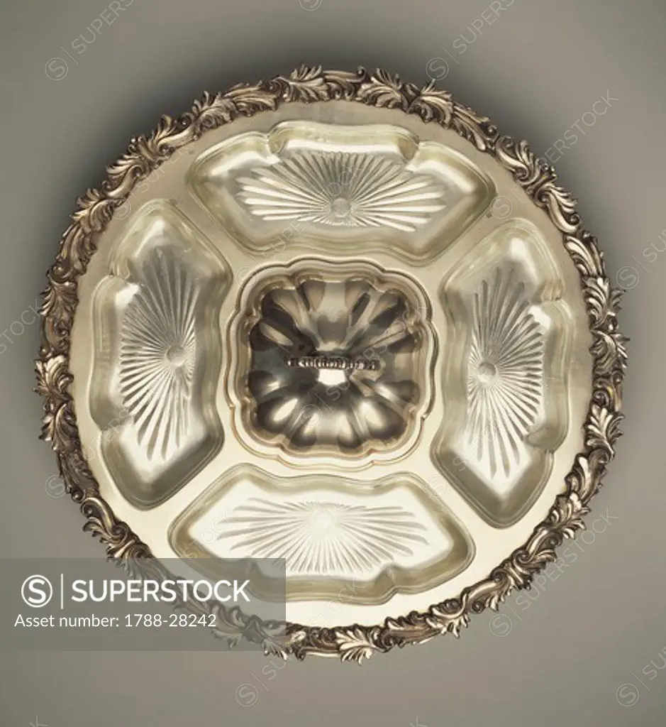 Silversmith's Art, England 19th century. Sheffield plate, revolving hors d'oeuvre dish.