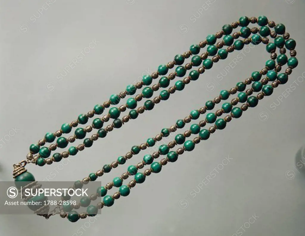 Goldsmith's art, Italy, 20th century. Mario Buccellati, malachite waist necklace with gold and silver elements. Part of a parure together with a bracelet, created for baritone Titta Ruffo, 1940s.